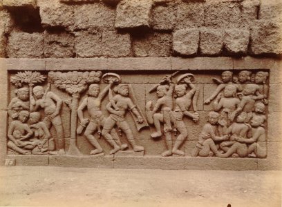 KITLV 103627 - Kassian Céphas - Bas-relief at Borobudur near Magelang - 1890-1891