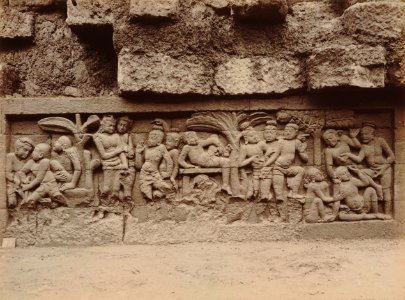 KITLV 103635 - Kassian Céphas - Bas-relief at Borobudur near Magelang - 1890-1891