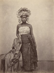 KITLV 115027 - Isidore van Kinsbergen - Balinese female dancer at Singaraja - 1865-1866 photo