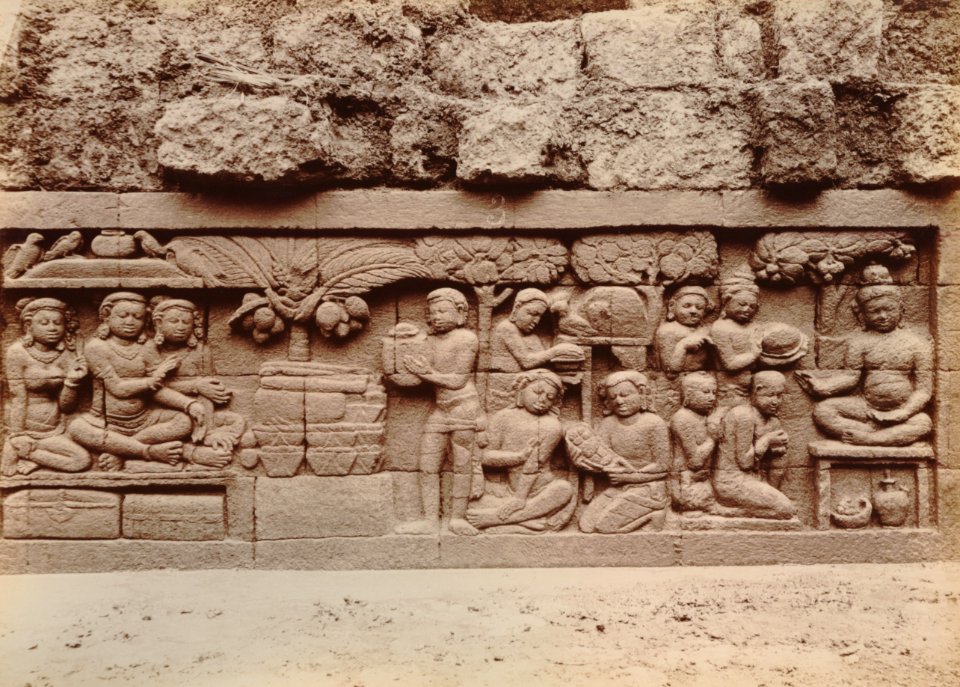 KITLV 103643 - Kassian Céphas - Bas-relief at Borobudur near Magelang - 1890-1891