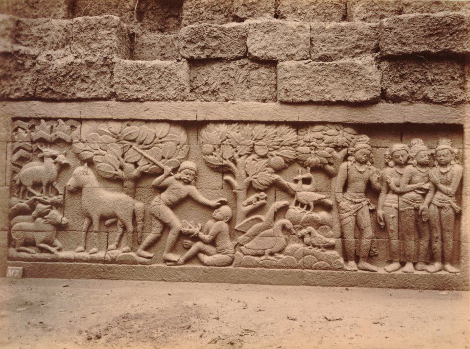 KITLV 103647 - Kassian Céphas - Bas-relief at Borobudur near Magelang - 1890-1891