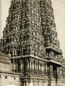 KITLV 151720 - Unknown - Presumably the Minakshi Sundareshvara temple complex in Madurai in British India - Around 1890 photo