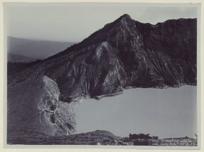 KITLV - 5819 - Kurkdjian - Soerabaja - Crater Lake at the Ijen Plateau in East Java - circa 1910
