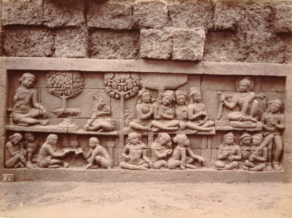 KITLV 103655 - Kassian Céphas - Bas-relief at Borobudur near Magelang - 1890-1891