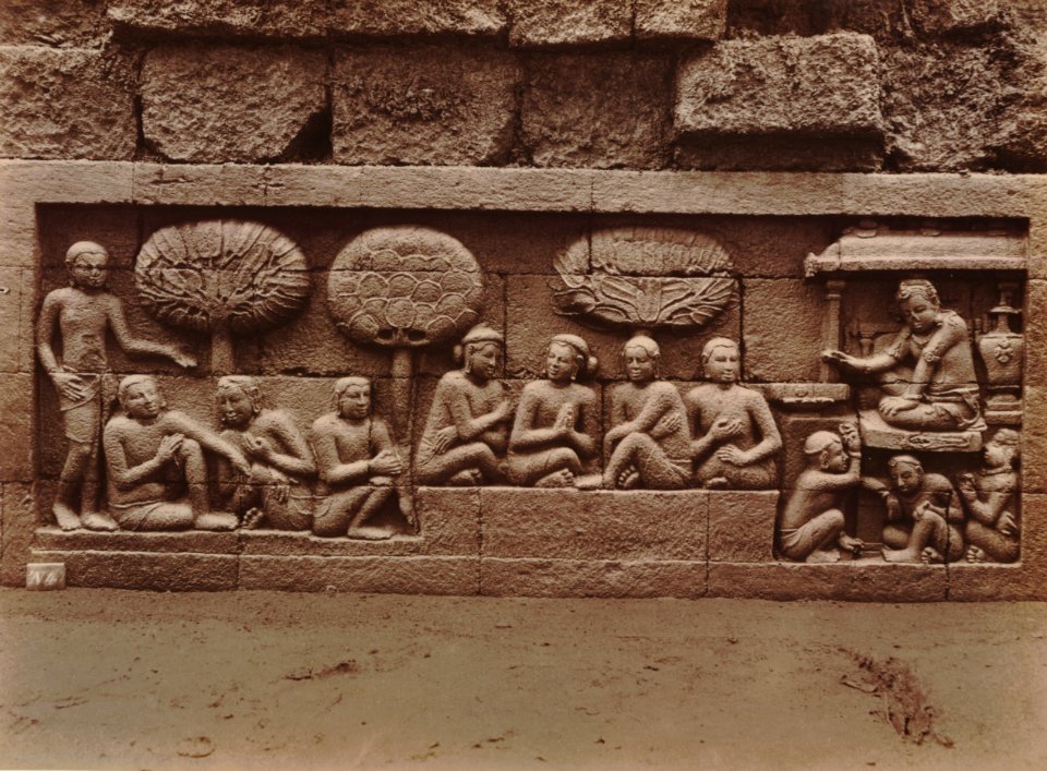 KITLV 103659 - Kassian Céphas - Bas-relief at Borobudur near Magelang - 1890-1891