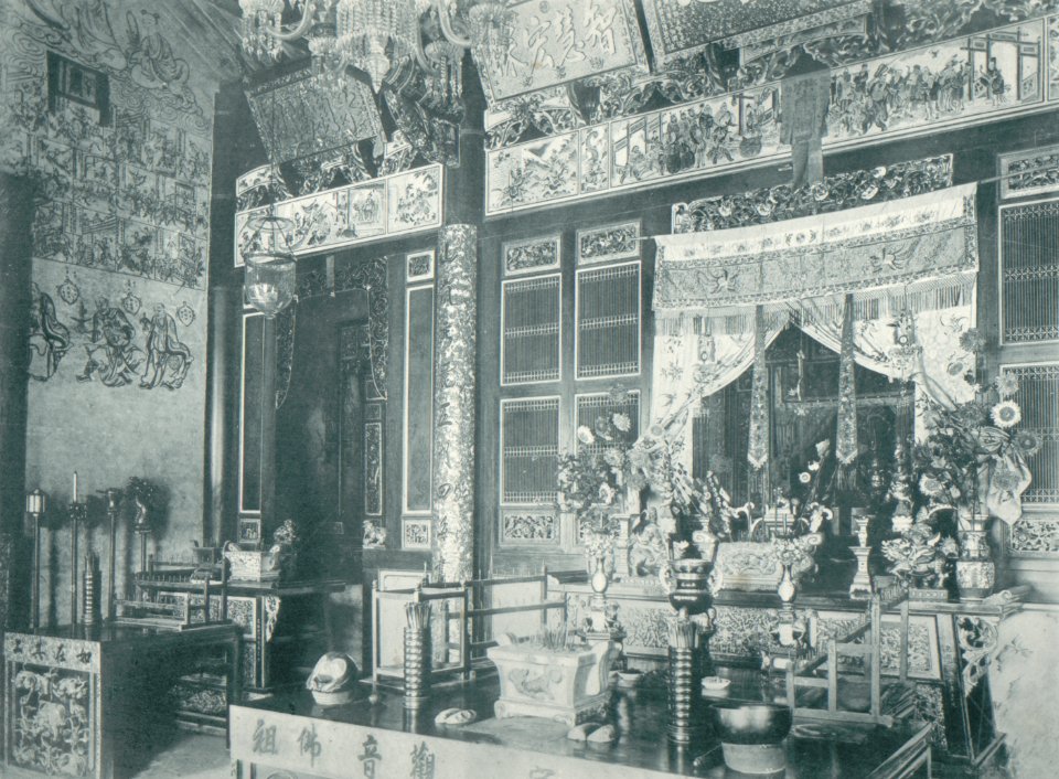 KITLV - 80221 - Kleingrothe, C.J. - Medan - Chinese temple, probably in Deli in East Sumatra - 1898