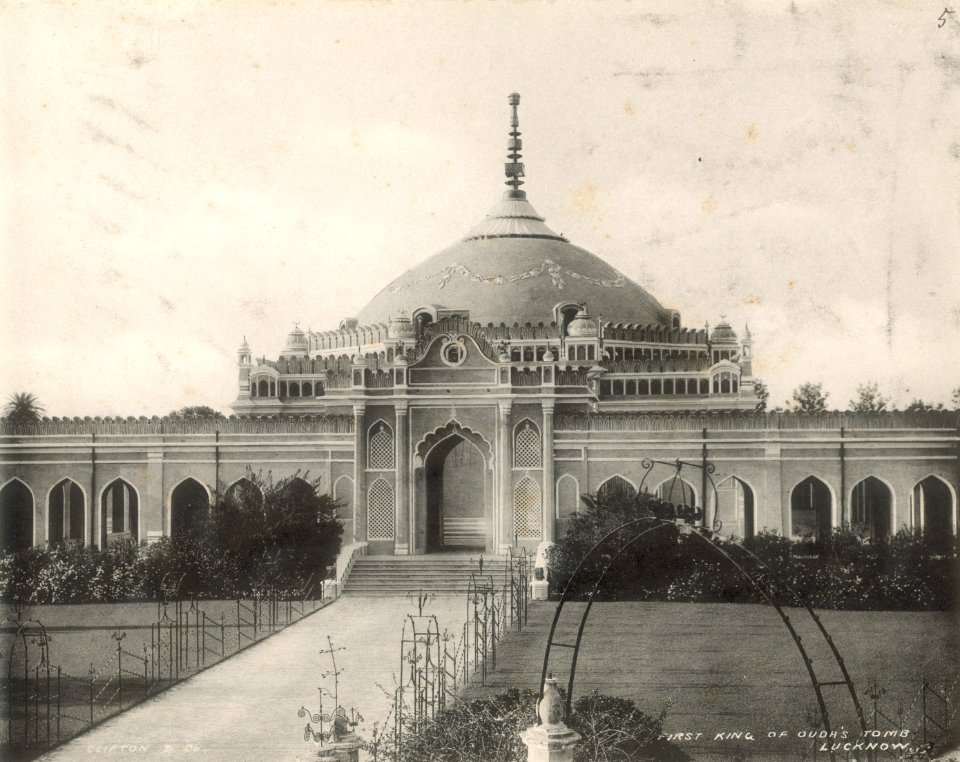 KITLV 377956 - Clifton and Co. - Tomb of the first king Oudh at Lucknow in India - Around 1890