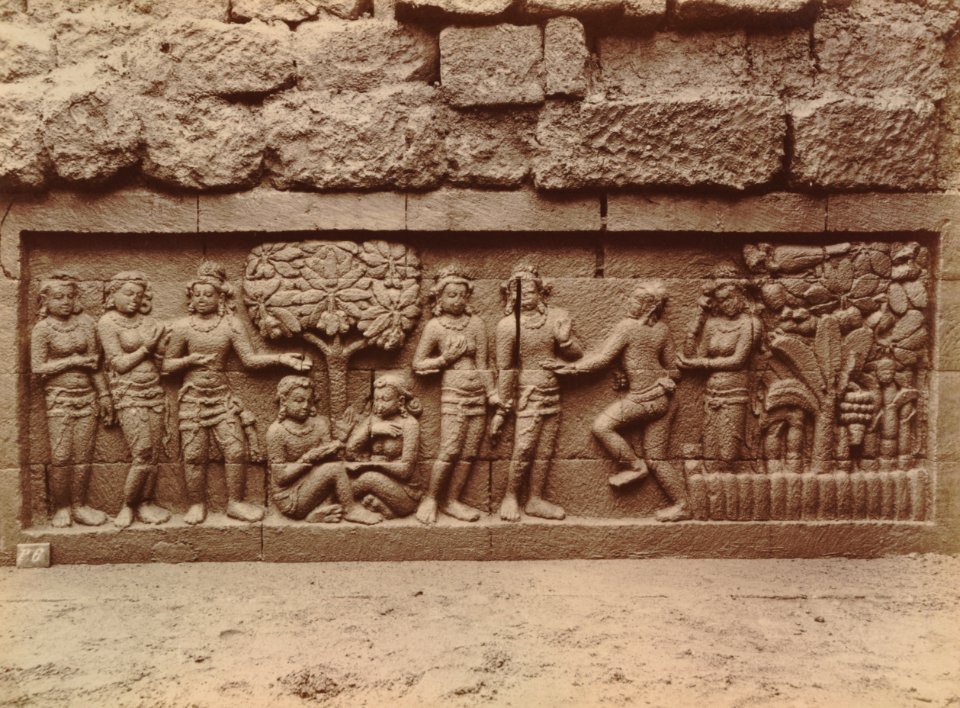 KITLV 103675 - Kassian Céphas - Bas-relief at Borobudur near Magelang - 1890-1891