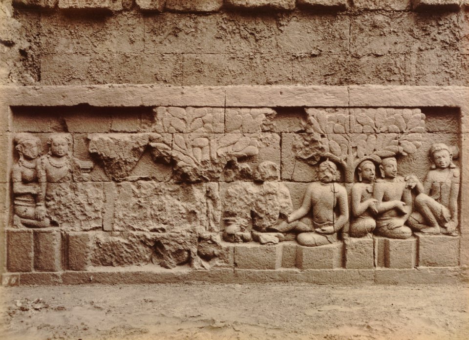 KITLV 103690 - Kassian Céphas - Bas-relief at Borobudur near Magelang - 1890-1891
