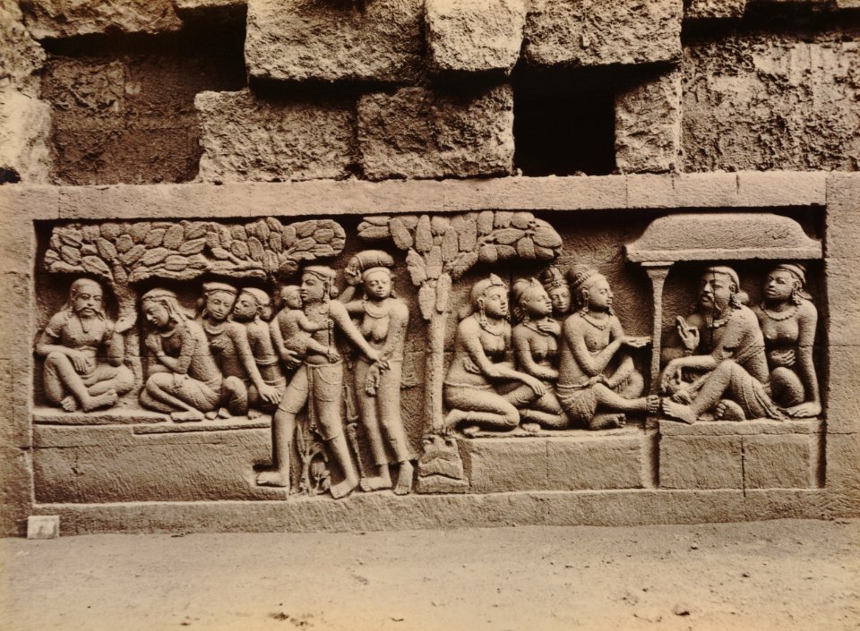 KITLV 103698 - Kassian Céphas - Bas-relief at Borobudur near Magelang - 1890-1891