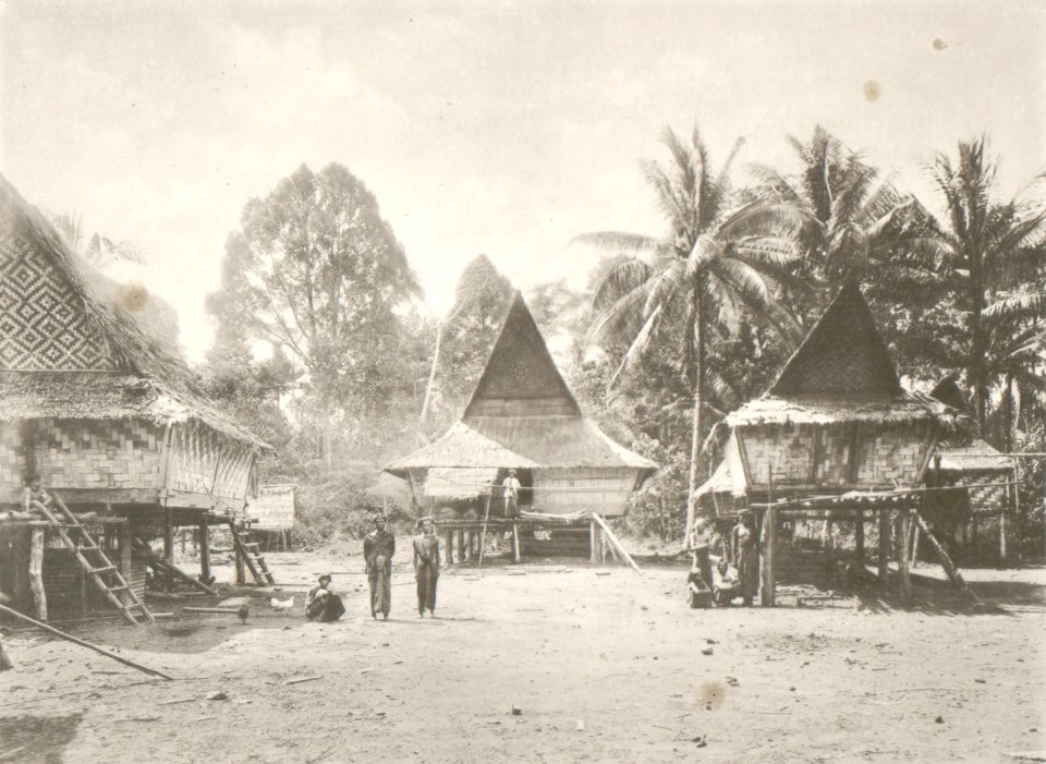 KITLV - 80253 - Kleingrothe, C.J. - Medan - Batakdorp Bekiven, presumably in the east coast of Sumatra - 1898