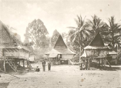 KITLV - 80253 - Kleingrothe, C.J. - Medan - Batakdorp Bekiven, presumably in the east coast of Sumatra - 1898