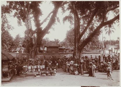 KITLV - 7363 - Kurkdjian - Soerabaja - Pasar in Bali - circa 1920