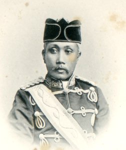 KITLV - 80273 - Kleingrothe, C.J. - Medan - Ma'amoen al Rashid Perkasa Alam Shah, Sultan of Deli - 1898