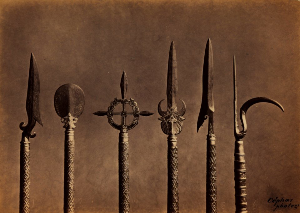 KITLV 106559 - Kassian Céphas - Lances, presumably belonging to the pomp of the Sultan of Yogyakarta - Around 1880