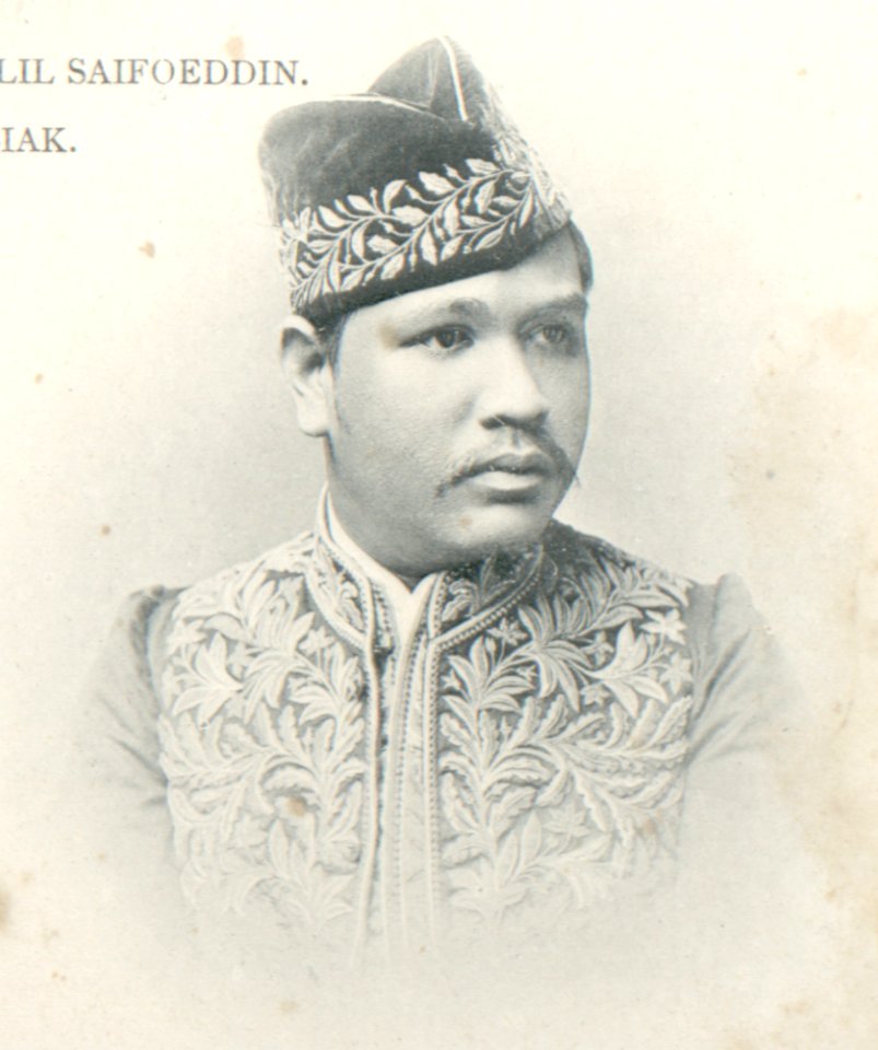 KITLV - 80277 - Kleingrothe, C.J. - Medan - Sultan Abdul Aziz Shah Abdoeldjalil Rachmat, prince of Langkat and its dependencies - 1898