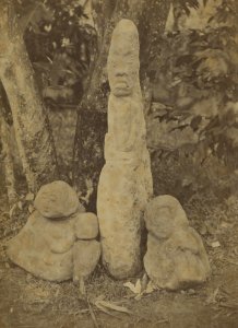 KITLV 106676 - Isidore van Kinsbergen - Ancestral figure at Sukkah Raja in Garut - 1863-10-1864-04
