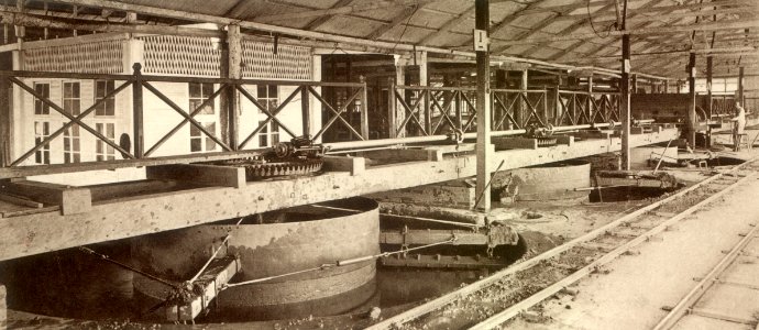 KITLV - 79984 - Kleingrothe, C.J. - Medan - Puddling installation at a tin mine in Tambun in Ipoh, Malaysia - circa 1910
