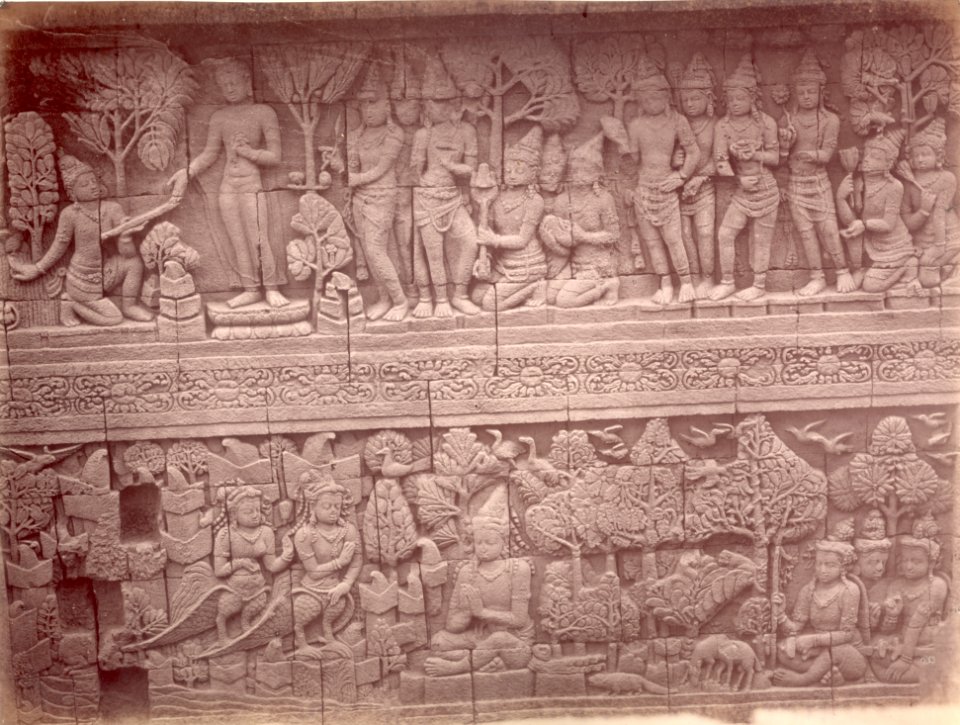KITLV 90032 - Isidore van Kinsbergen - Reliefs on the Borobudur near Magelang - Around 1900