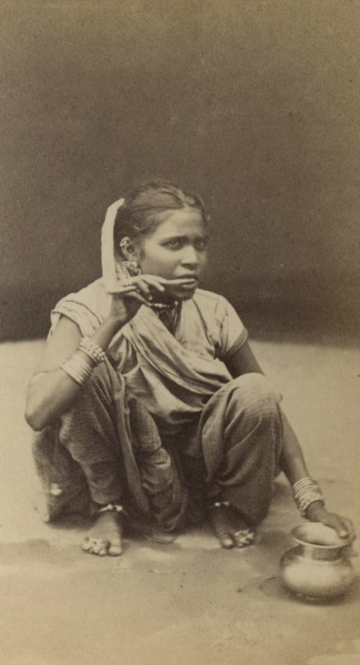 KITLV 91098 - Unknown - Woman in India - Around 1870