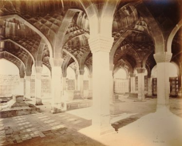 KITLV 91991 - Samuel Bourne - Interior of a building in Delhi India - Around 1860