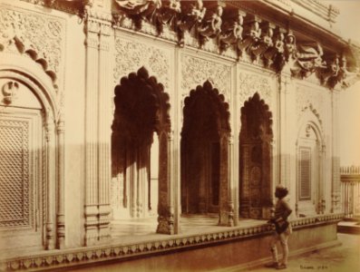KITLV 91937 - Samuel Bourne - Rajah Amehtis temple at Benares in India - Around 1860-1870 photo