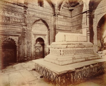 KITLV 92003 - Samuel Bourne - Shams-ud-Din Iltutmish tomb in Delhi India - Around 1860 photo