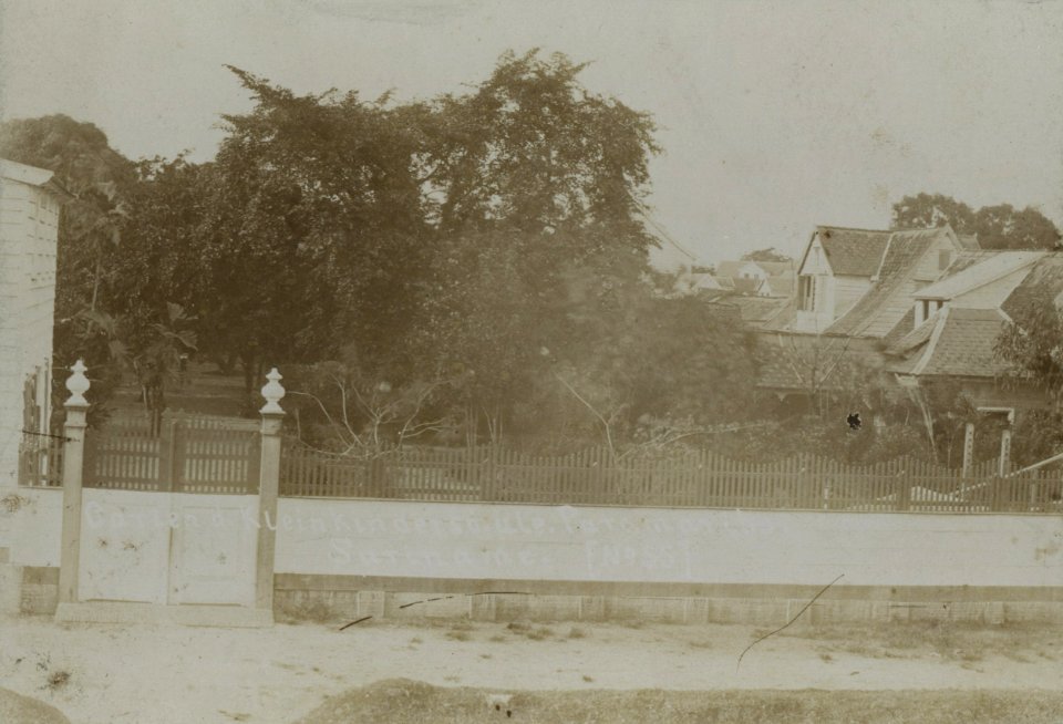 KITLV - 91578 - Houses in a street in Paramaribo - circa 1880