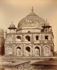 KITLV 91945 - Unknown - Mughal tomb in the Khusru Bagh garden at Allahabad in India - Around 1860 photo