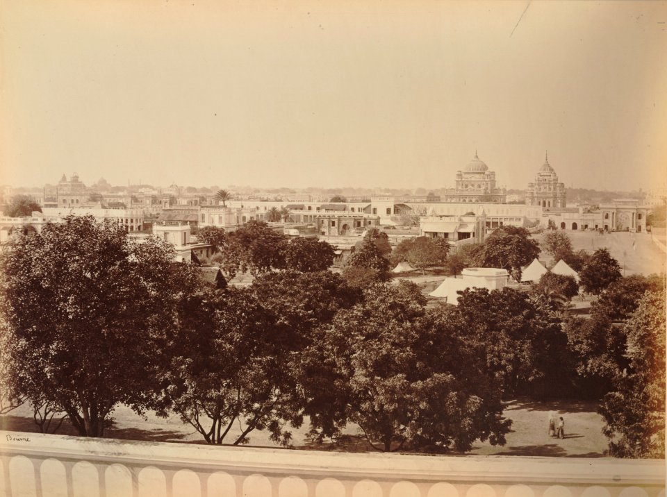 KITLV 91961 - Samuel Bourne - Kaisarbagh Palace in Lucknow in India - Around 1860