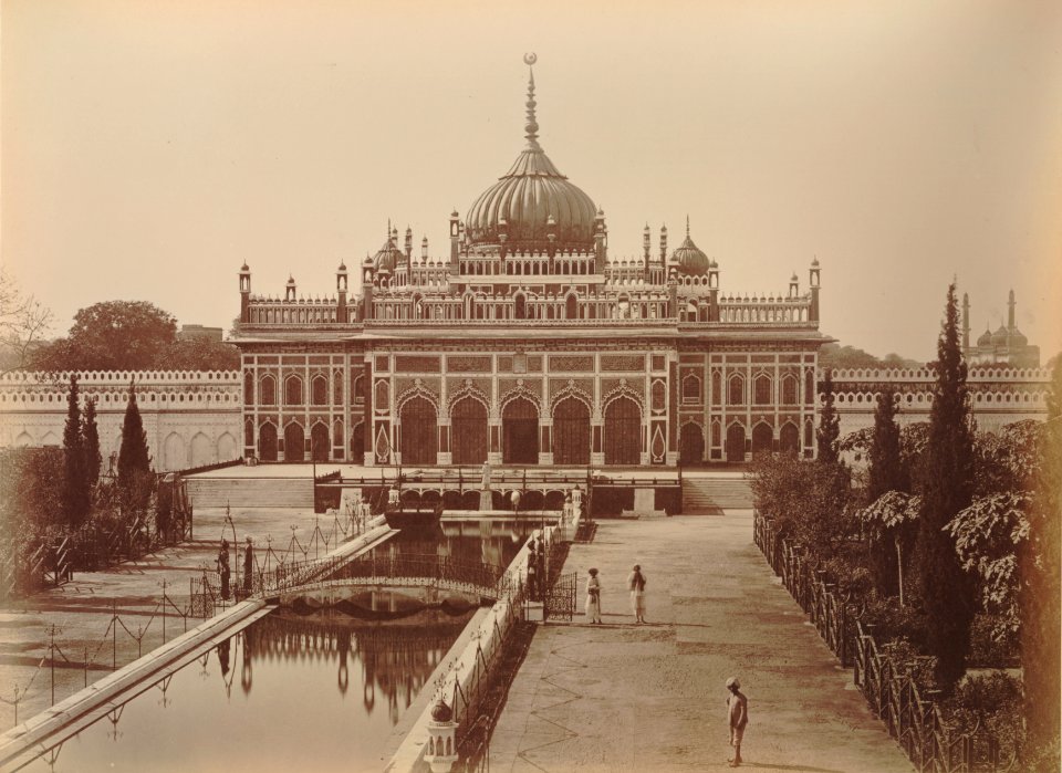 KITLV 91965 - Unknown - Husainabad Imambara, built for the Muharram festival in Lucknow in India - Around 1860