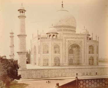 KITLV 91973 - Samuel Bourne - Taj Mahal at Agra in India - Around 1860 photo
