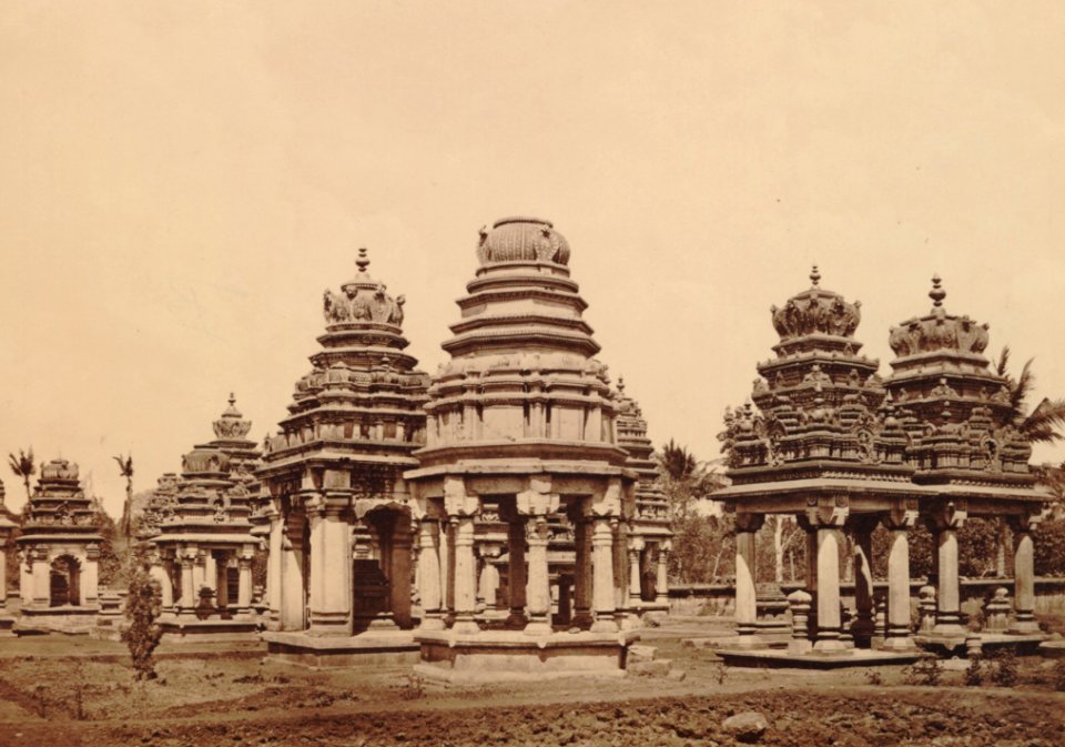 KITLV 92044 - Unknown - Tombs of the Rajah's at Mysore in India - Around 1870