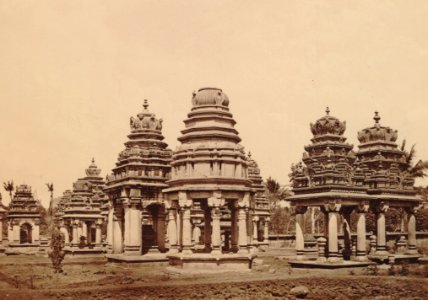 KITLV 92044 - Unknown - Tombs of the Rajah's at Mysore in India - Around 1870