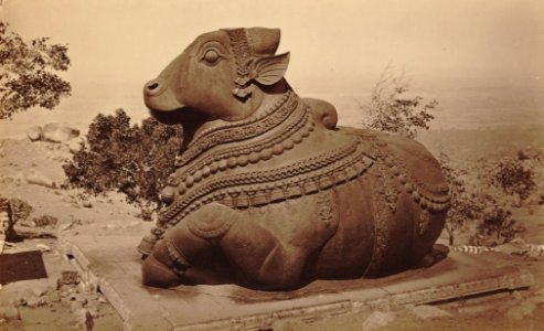 KITLV 92048 - Unknown - Nandi on Chahmundi Hill Mysore in India - Around 1870