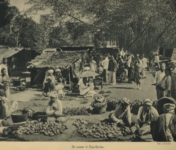 KITLV - 94276 - Demmeni, J. - Market of Payakumbuh, Sumatra - circa 1915