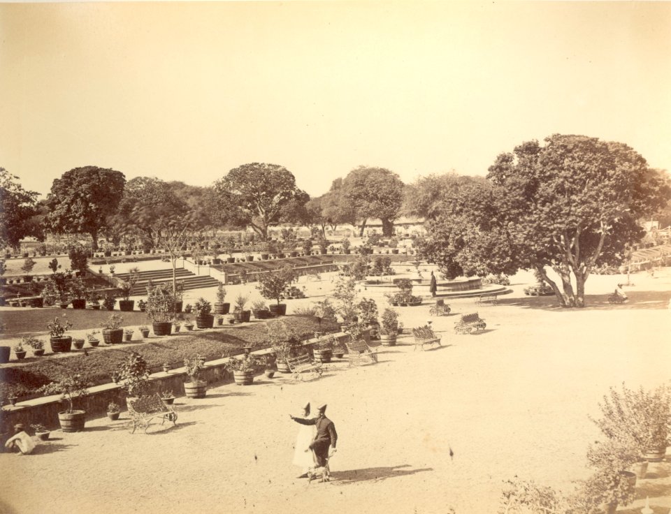 KITLV 100084 - Unknown - Bund Gardens (Mahatma Gandhi Udyan) on the right bank of the Moola-Moota at Poona in India - Around 1875