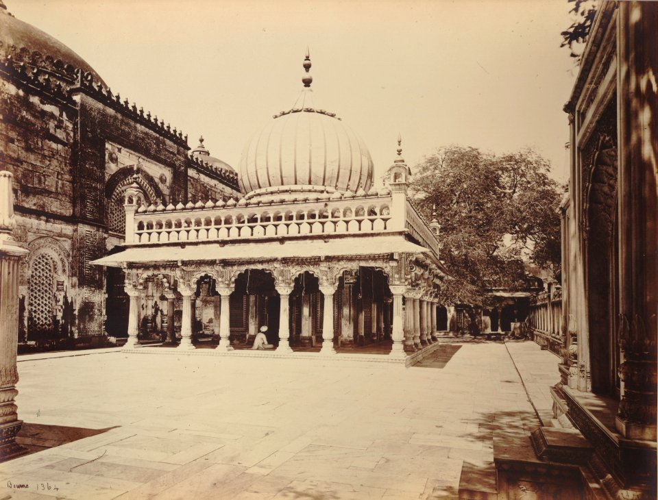 KITLV 92005 - Samuel Bourne - Nizam-ud-Din Auliya tomb in Delhi India - Around 1860 photo