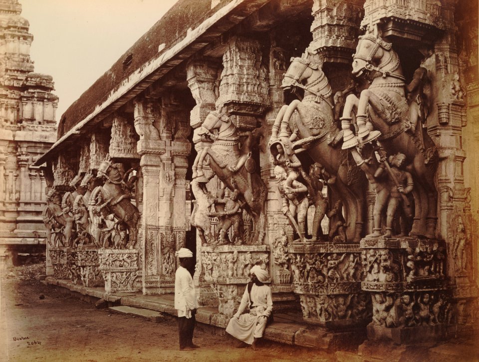 KITLV 92080 - Samuel Bourne - Seringham temple at Tiruchirapalli in India - Around 1870