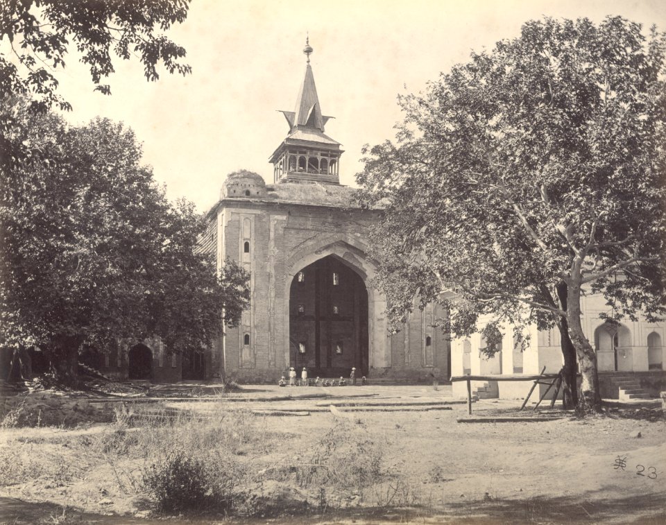 KITLV 100518 - Unknown - Mosque, presumably the Shah Hamadan mosque in Srinagar in British India - Around 1870