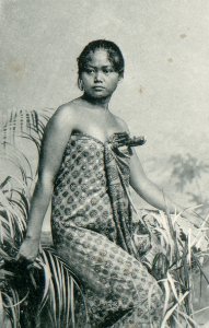 KITLV - 80259 - Kleingrothe, C.J. - Medan - Javanese woman, presumably at the east coast of Sumatra - 1898