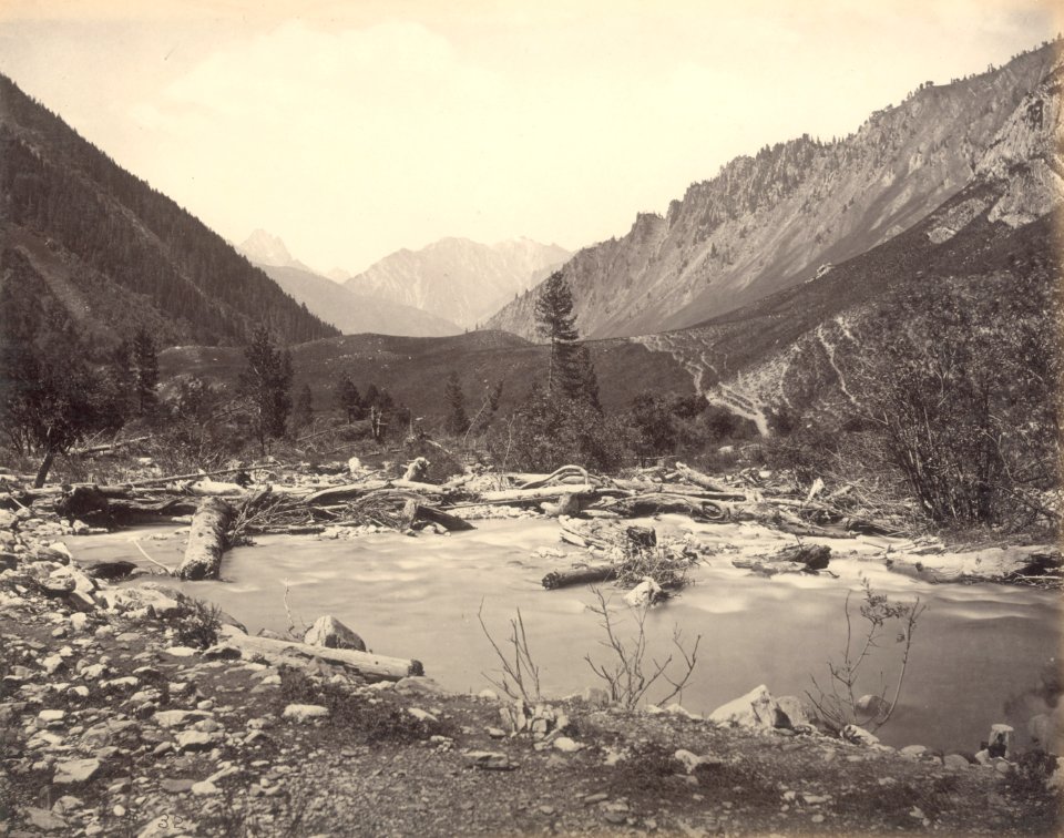 KITLV 100528 - Unknown - River, probably in Kashmir in British India - Around 1870