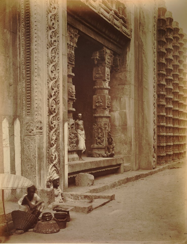 KITLV 92100 - Nicholas and Company - Raya Gopuram (tower) in the Minakshi Sundareshvara temple complex in Madurai in India - Around 1875