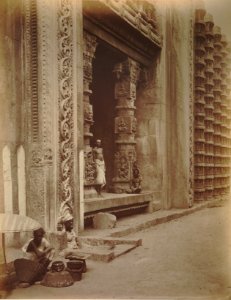KITLV 92100 - Nicholas and Company - Raya Gopuram (tower) in the Minakshi Sundareshvara temple complex in Madurai in India - Around 1875 photo