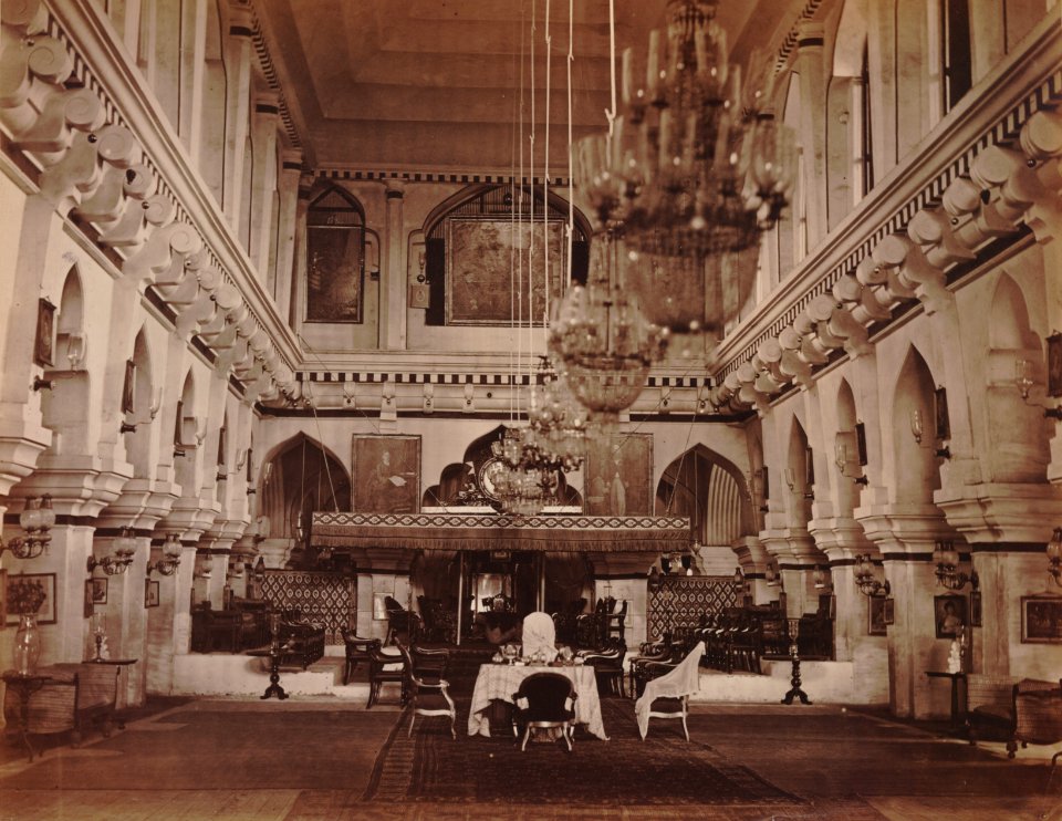 KITLV 92108 - Unknown - Interior of the palace at Thanjavur in India - Around 1870