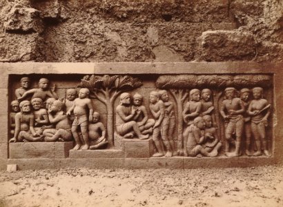 KITLV 103559 - Kassian Céphas - Bas-relief at Borobudur near Magelang - 1890-1891