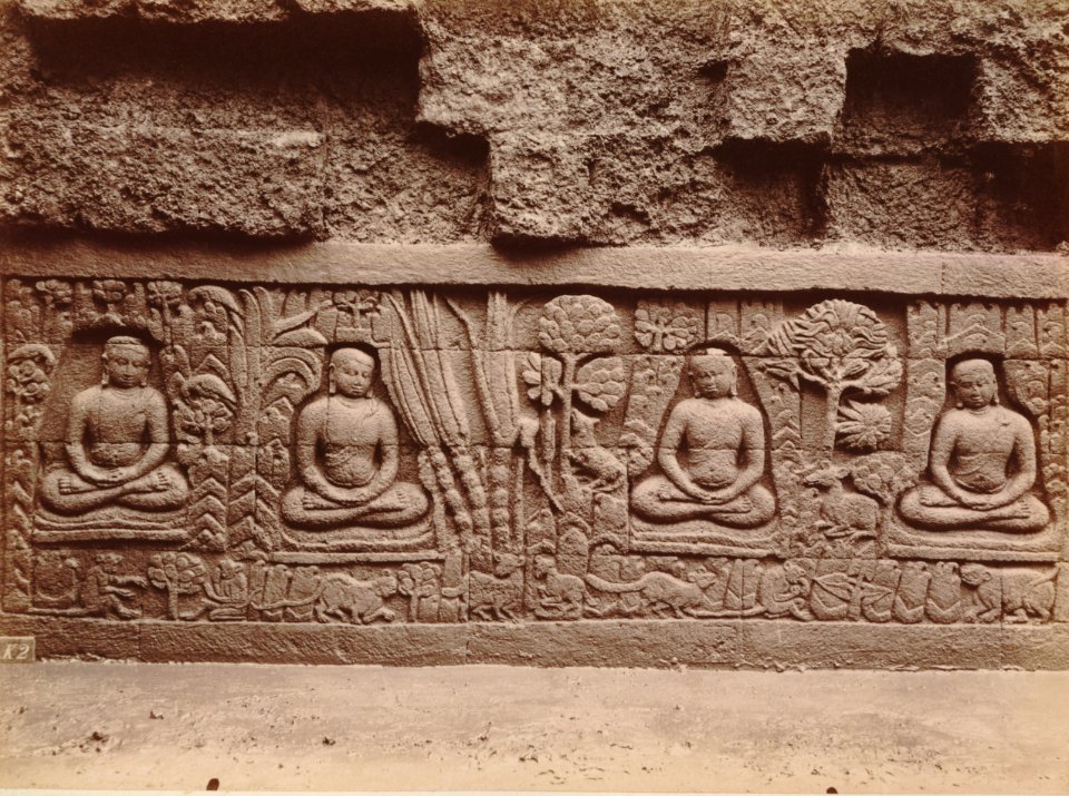 KITLV 103563 - Kassian Céphas - Bas-relief at Borobudur near Magelang - 1890-1891