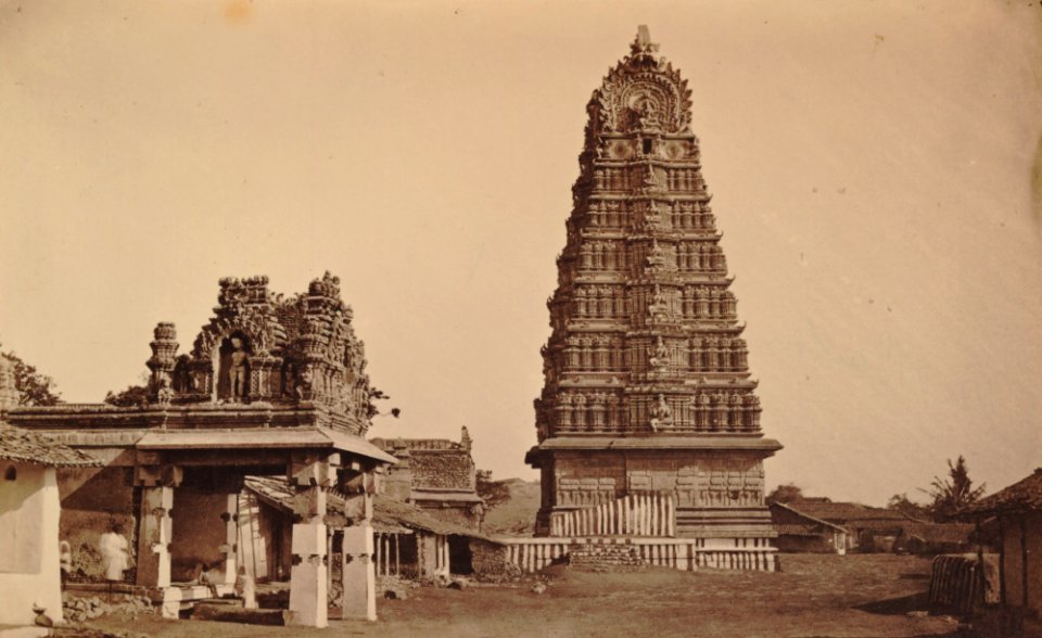 KITLV 92046 - Unknown - Chamundi temple complex at Mysore in India - Around 1870