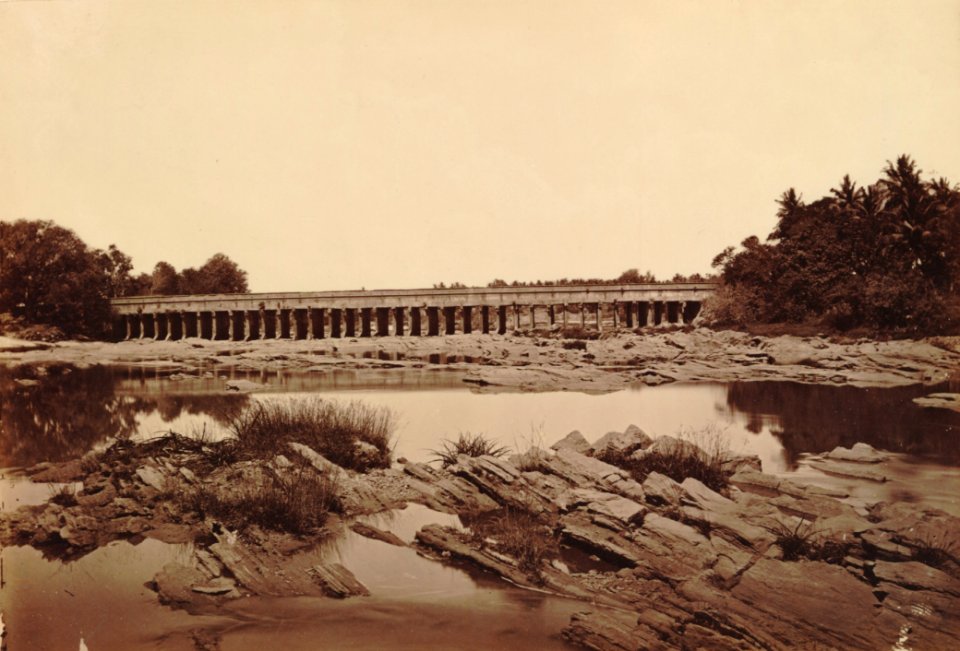 KITLV 92050 - Unknown - Bridge over the river Kaveri at Seringapatam in India - Around 1870