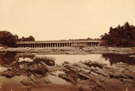 KITLV 92050 - Unknown - Bridge over the river Kaveri at Seringapatam in India - Around 1870 photo